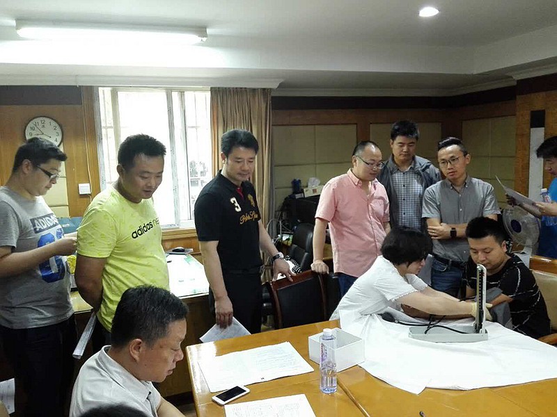 省农村产业指导中心参加省发改委义务献血活动