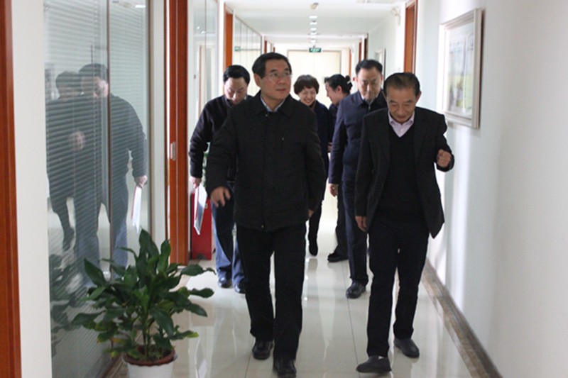 省发改委李侃桢主任走访慰问省农村产业指导中心员工