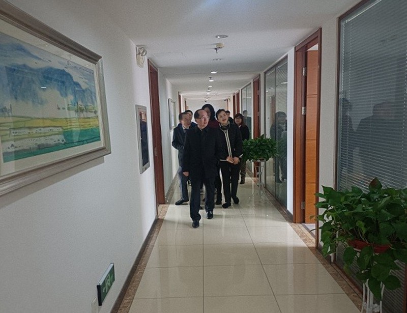 李荣锦副主任带队赴省农村经济产业指导服务中心调研