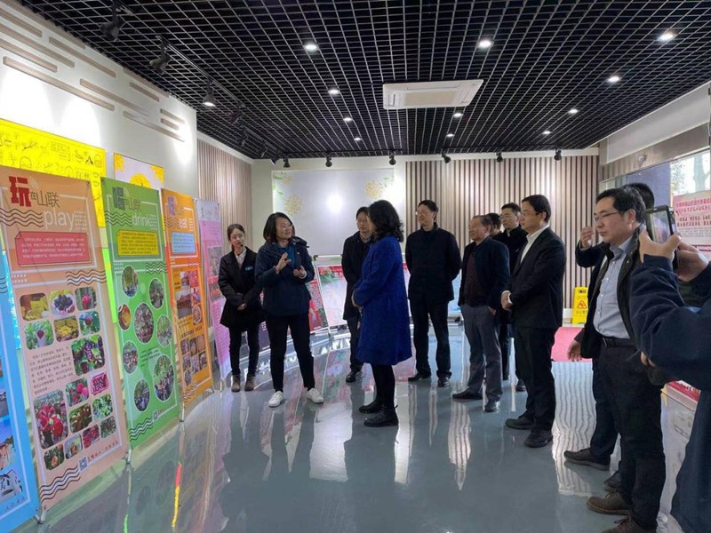 中心课题组与省发改委农经处领导赴无锡调研一二三产业融合项目