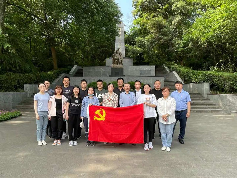 5月21日，中心组织全体党员、员工赴浦口开展党史学习专题教育活动。